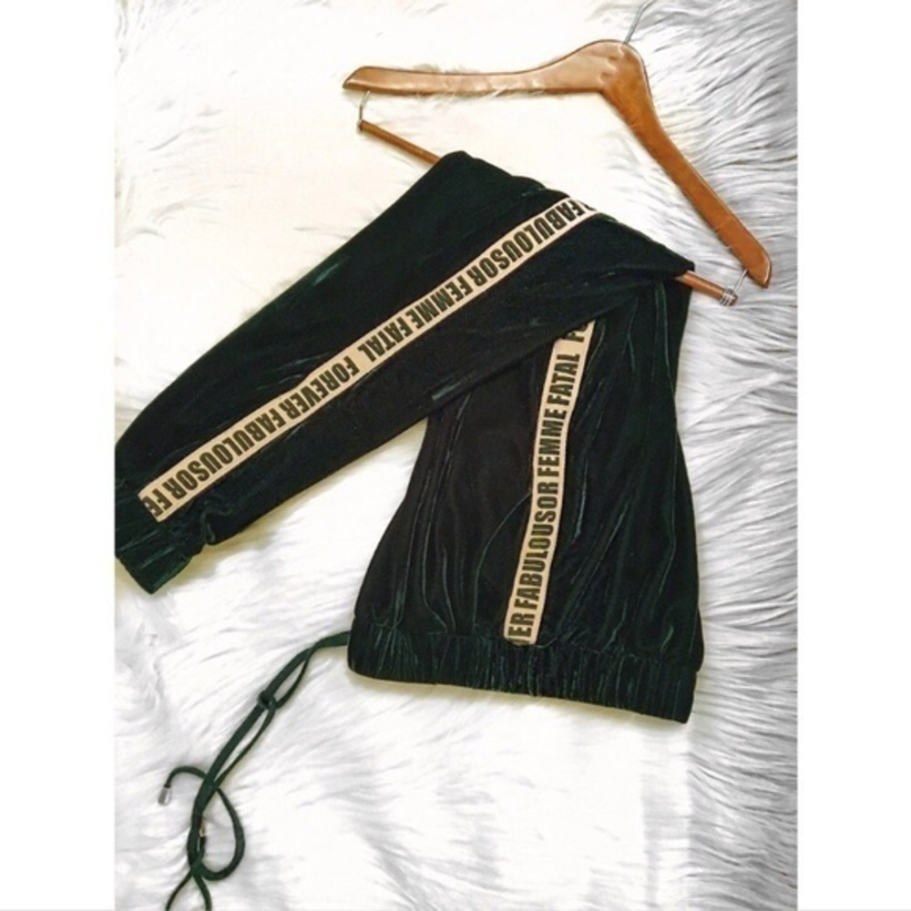 L’ATISTE deep green velvet joggers NWOT